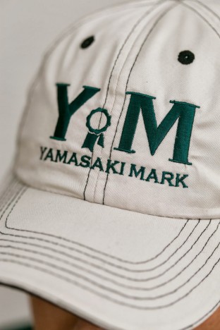 キャップ／刺繍でワンランク上を｜プロダクト｜山崎マーク